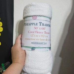 Super soft comfy fleece throw 50x60